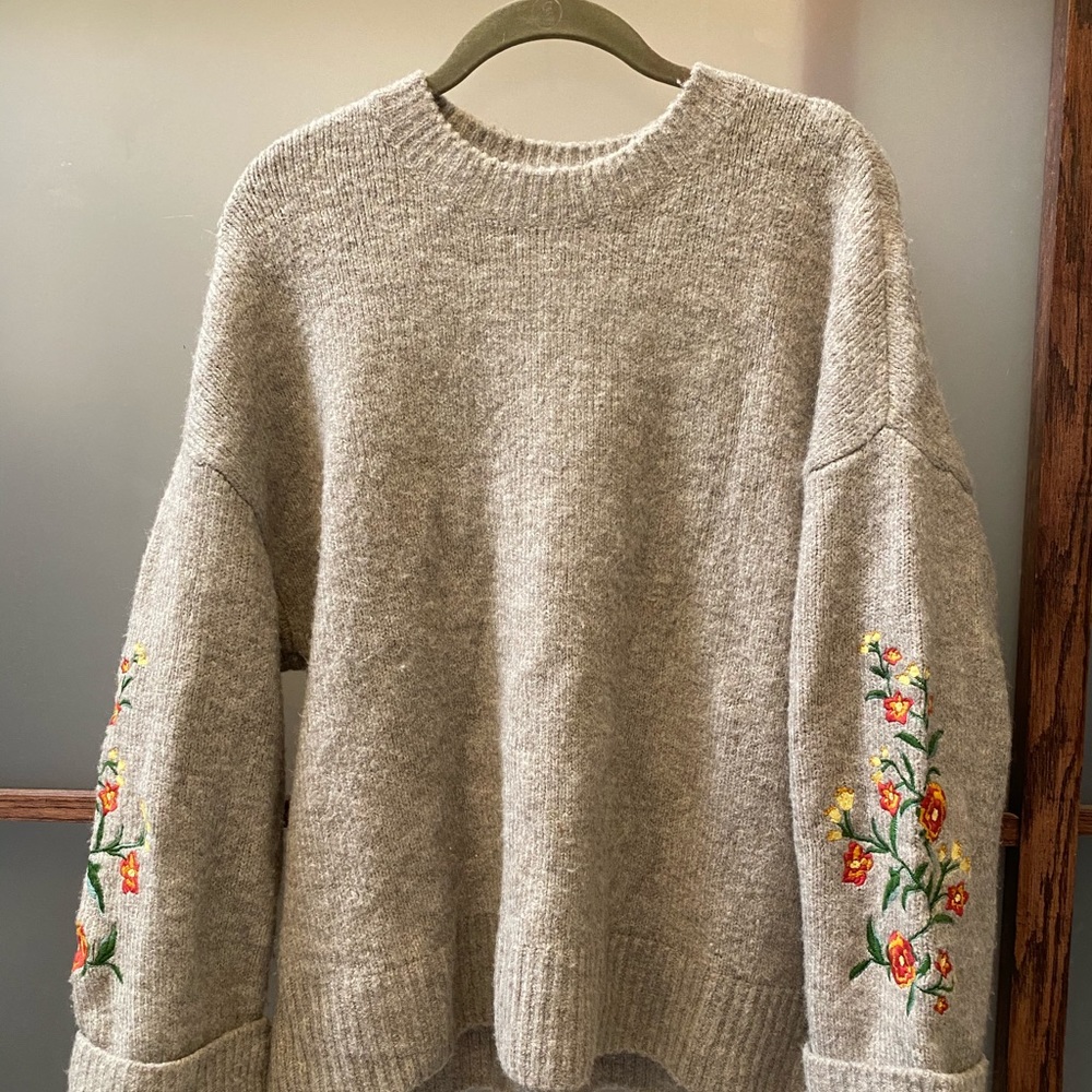 Oversized Embroidery Sweater